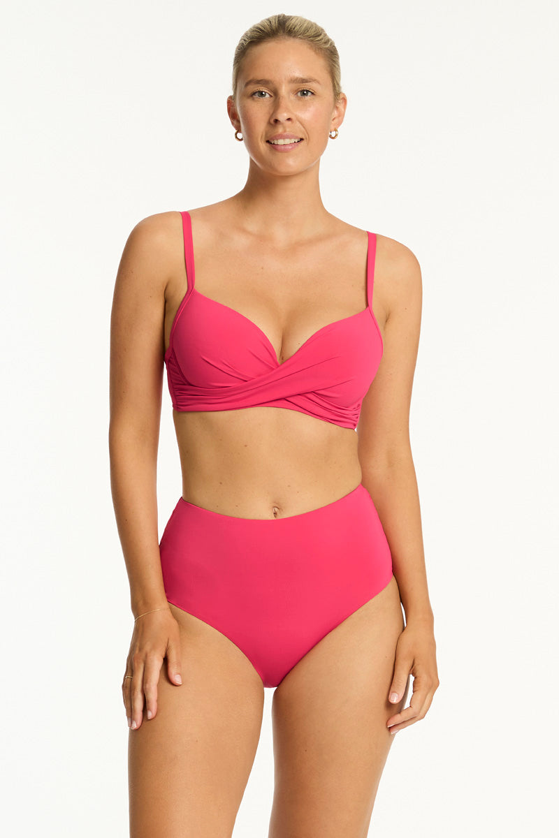 Essentials Edit Cross Front Moulded Cup Bra / Sea Level Eco essentials roseberry