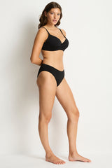Eco Essentials Cross Front Moulded Cup Bra / Sea Level Eco essentials black