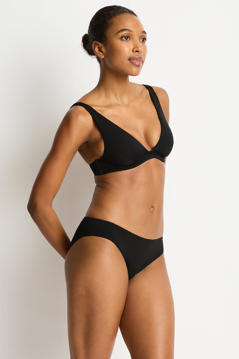 Eco Essentials Regular Bikini Pant / Sea Level Eco essentials black
